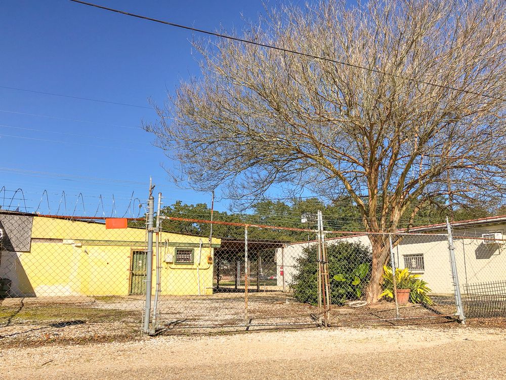 Unique Corner Building on Government Street in Mid City: 2882 Government St, Baton Rouge, LA 70806
